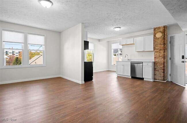 Building Photo - 1277 W 67th St