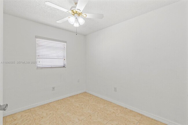 Building Photo - 5633 SW 40th St