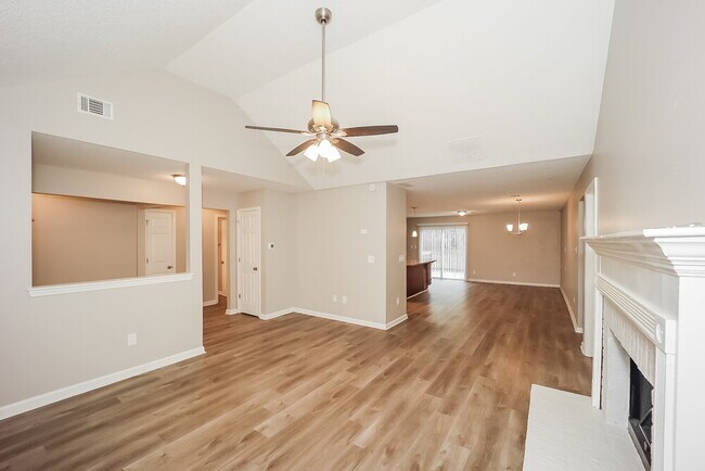 Building Photo - 2061 Poplar Rd