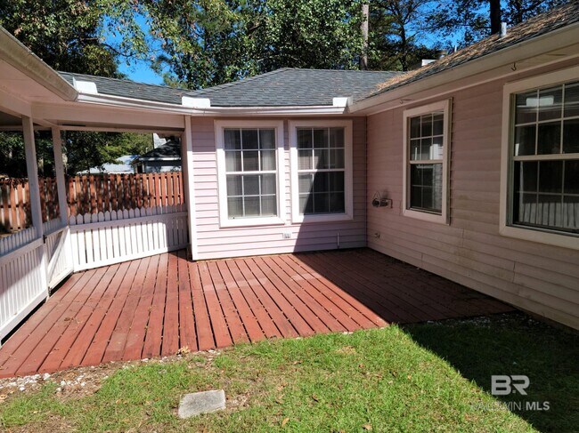 Building Photo - 459 Ridgewood Dr