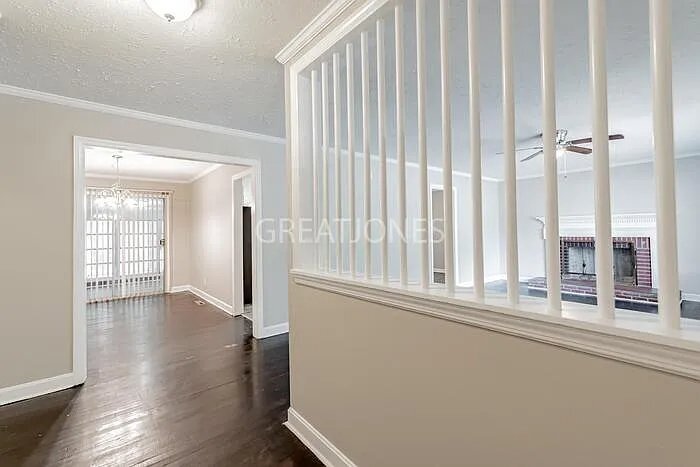 Building Photo - 1303 Whitehorse St