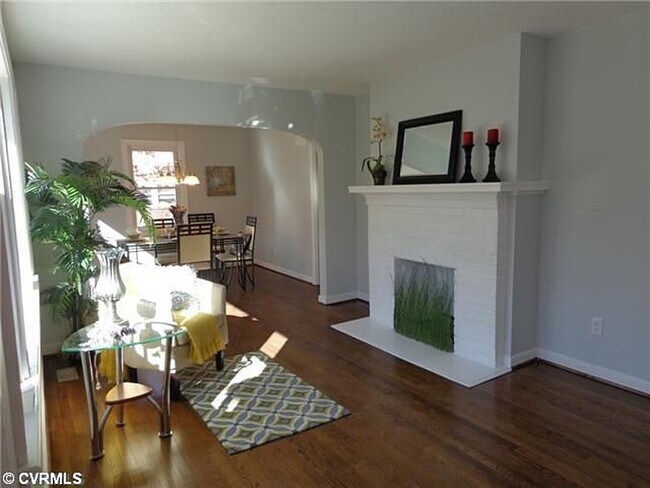 Building Photo - $1699/month - 3 bedroom  / 1 bath house