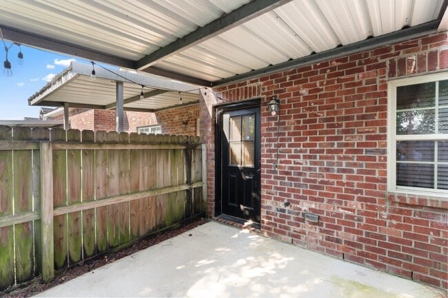 Building Photo - 620 Bienville St