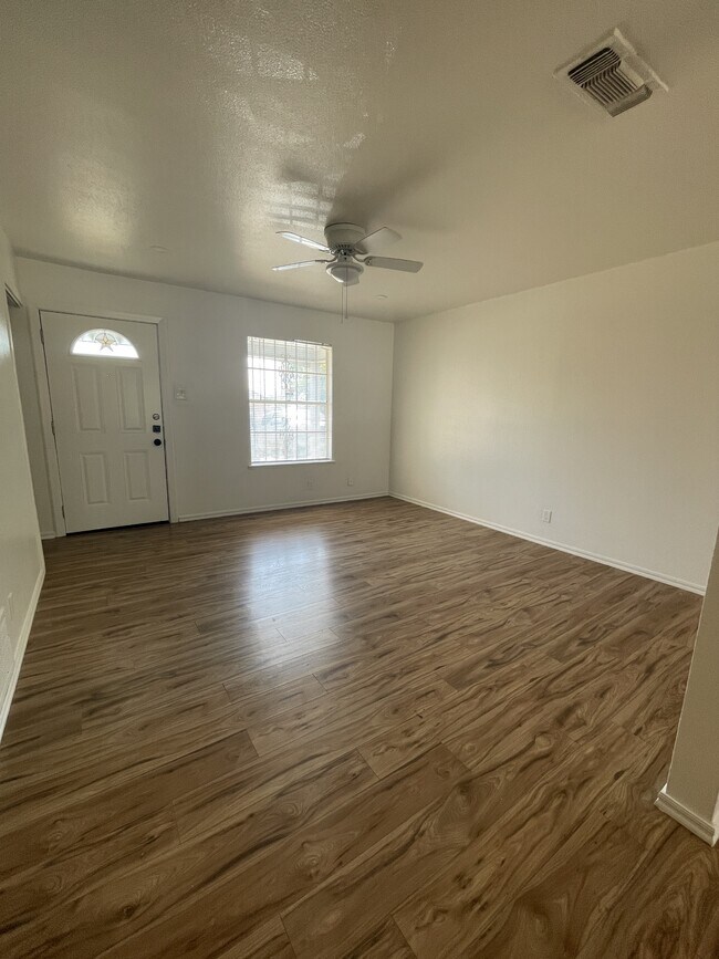Building Photo - 179 Shadow Valley Dr
