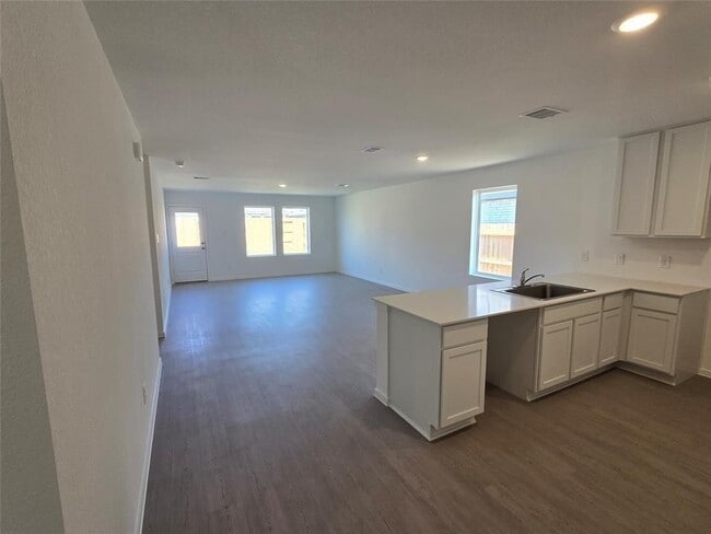 Building Photo - 313 Nicholas Rd