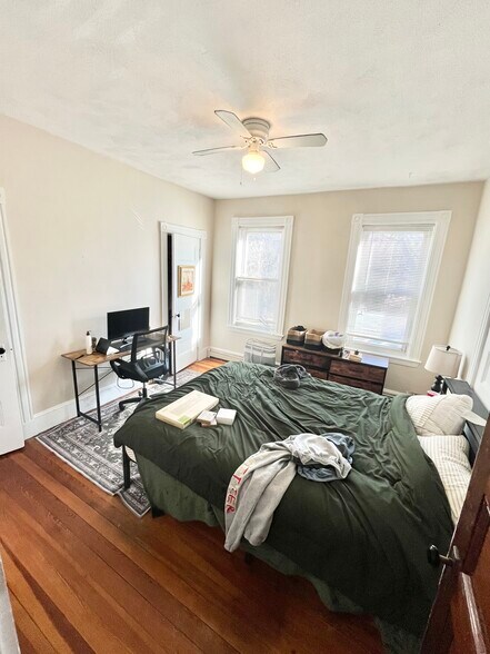 Building Photo - 5 Iroquois St