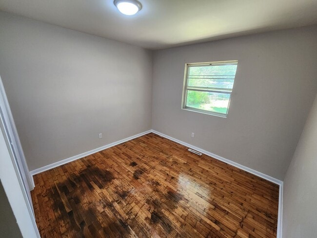 Building Photo - Spacious 3-Bedroom, 2-Bathroom Home COMING...