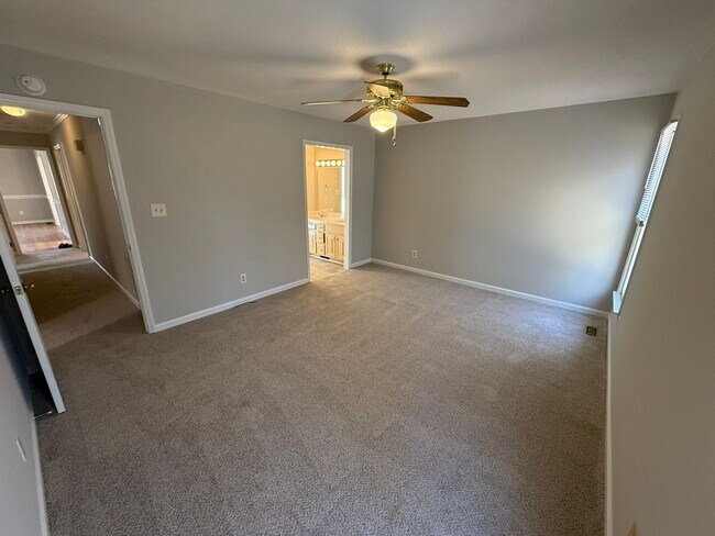 Building Photo - Beautiful Ranch style 3 Bed 2 Bath Home! Large Yard and 2 Car Garage!