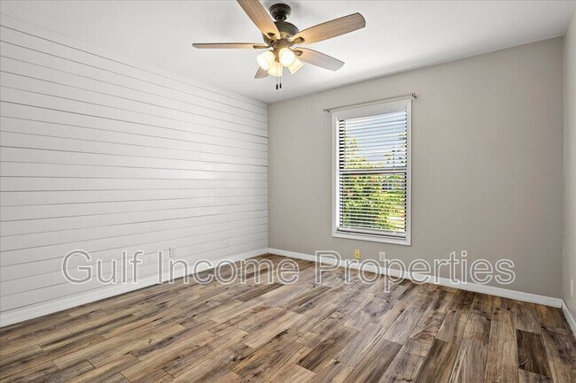 Building Photo - 8307 12th Ave Dr NW