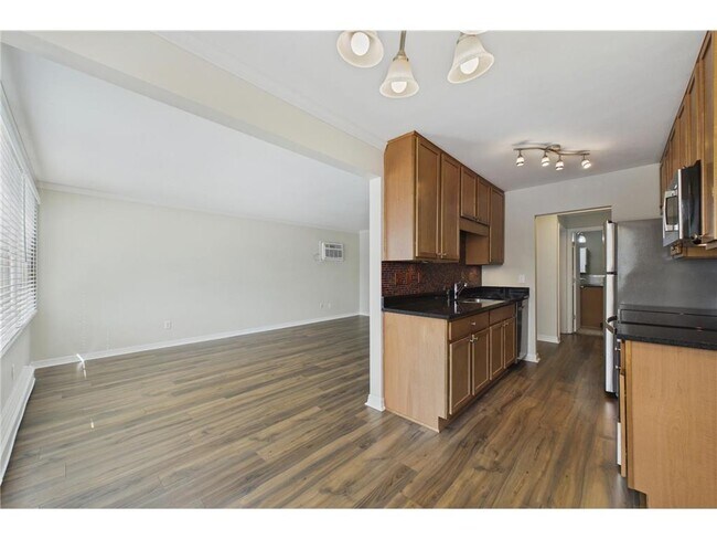 Building Photo - 2706 Humboldt Ave S