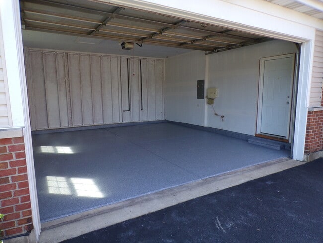 Building Photo - 1045 Carrick Ln