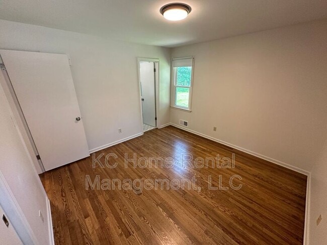 Building Photo - 8216 W 97th St