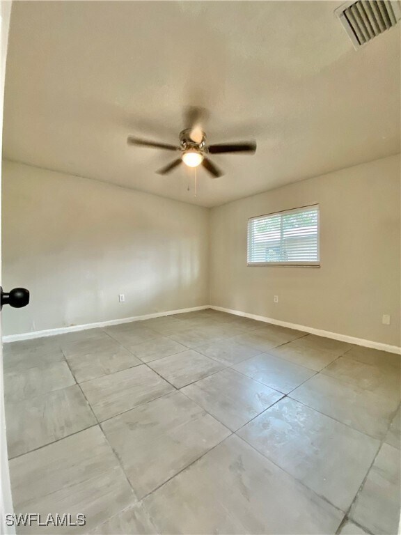 Building Photo - 1534 Oak Dr