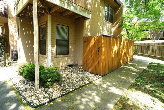 Building Photo - 8418 Fathom Cir