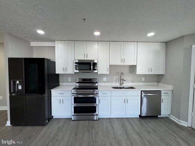 Building Photo - 6900 St Ignatius Dr