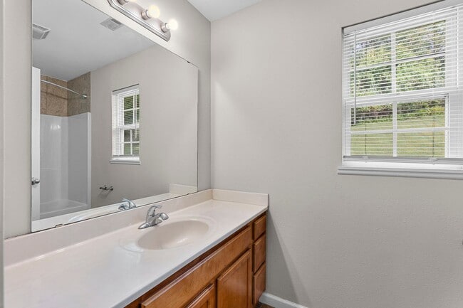 Building Photo - 2 Bedroom Home In Cape Girardeau