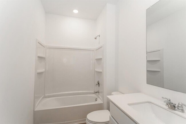 Building Photo - 1908 Ponderosa Pne Ln