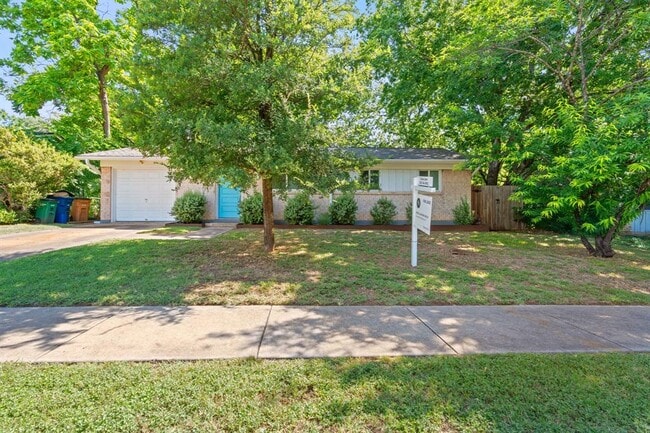 Building Photo - 902 Cardiff Dr