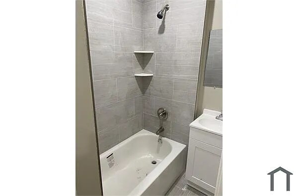 Building Photo - 2144 Bridge St