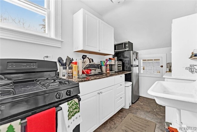 Building Photo - 55 Winspear Ave