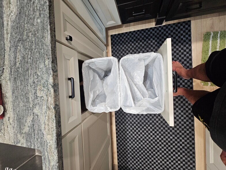 Building Photo - 435 High St