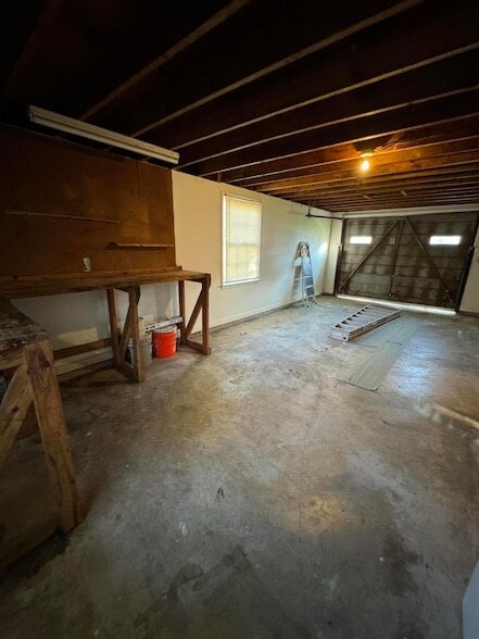 Building Photo - 4220 Oakridge Dr
