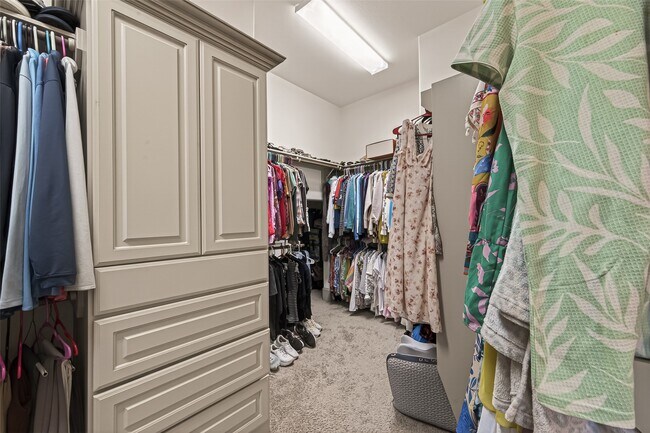 Building Photo - 2515 Avon Gate Ct