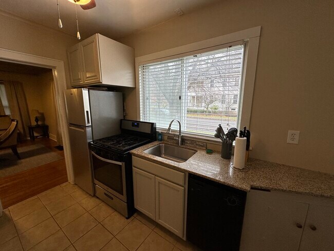 Building Photo - Dewitt St