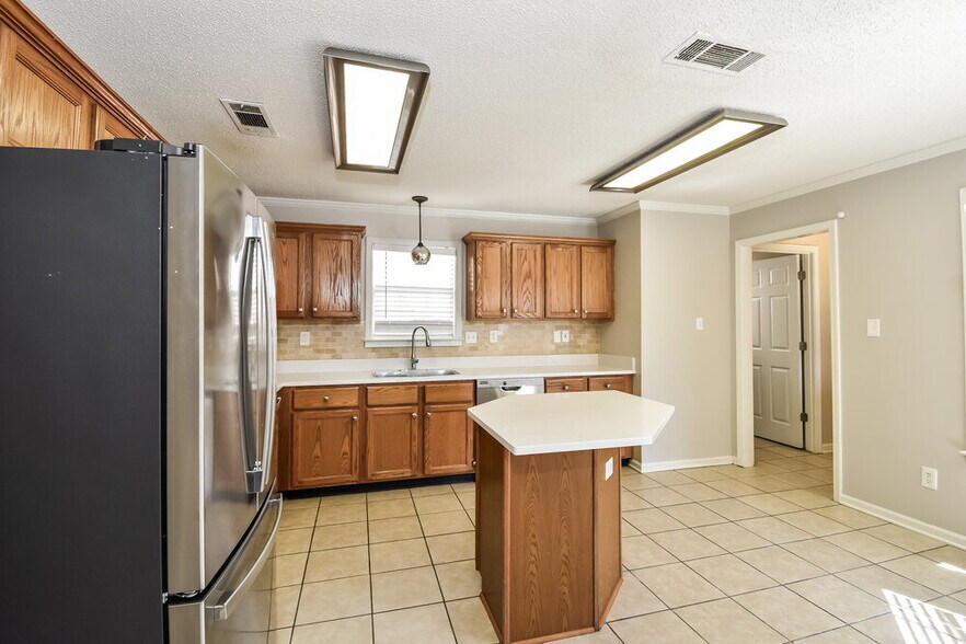 Building Photo - 752 N Ericson Rd