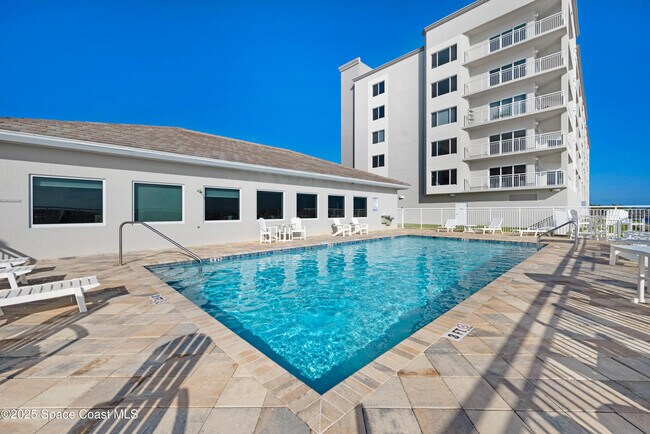 Building Photo - 1825 Riverside Dr