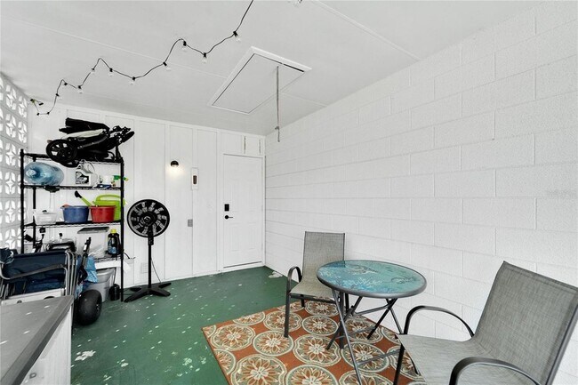 Building Photo - 1216 Hacienda Dr