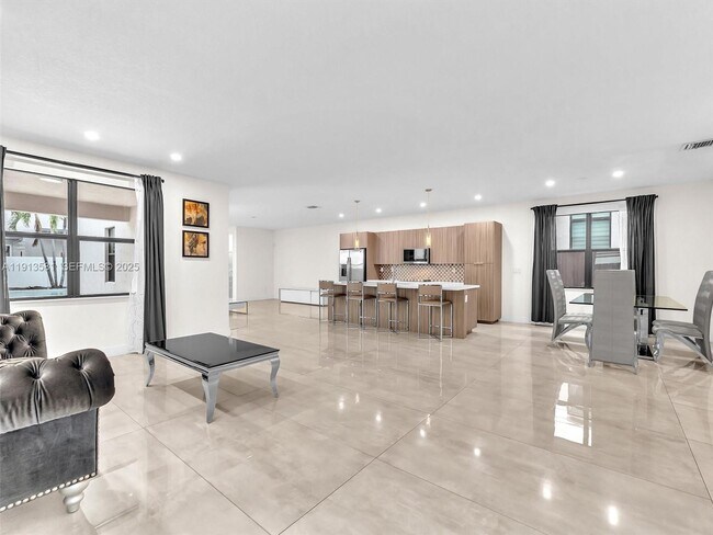 Building Photo - 10250 NW 76th Terrace