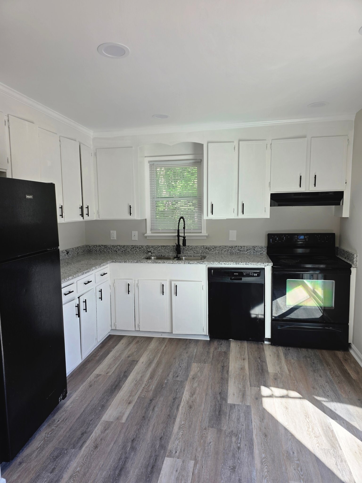 Building Photo - 6809 Valleybrook Dr