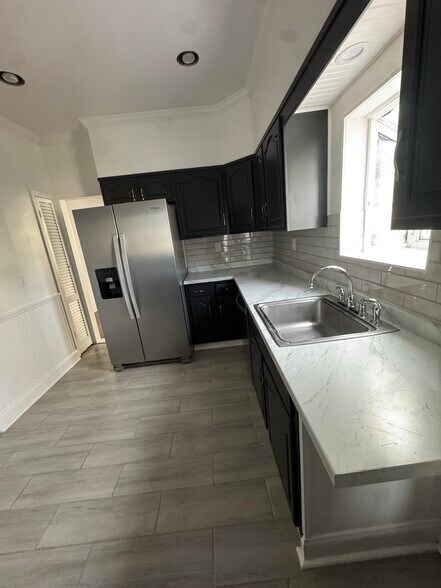 Building Photo - 232 Rector St