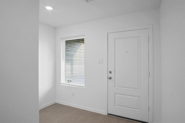 Building Photo - 220 Laura Leigh Ln