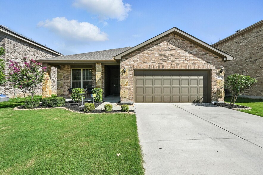 Building Photo - 10525 Wild Meadow Way