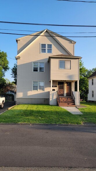 Building Photo - 49 Peace St