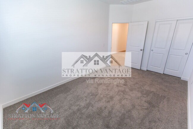 Building Photo - 7439 S 76th Dr