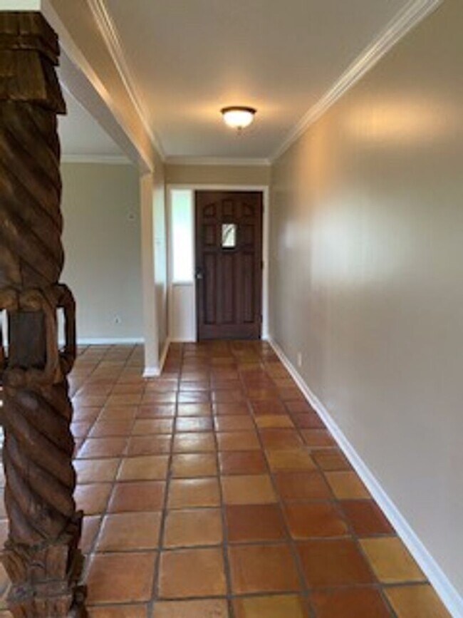 Building Photo - 2250 Greenbriar Drive