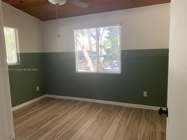 Building Photo - 141 Gumbo Limbo Dr