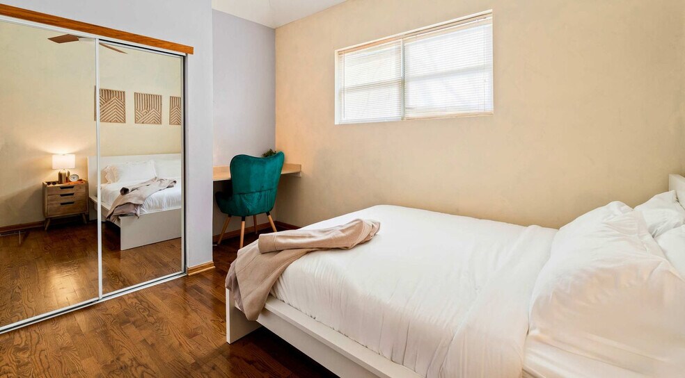 Building Photo - 1418 N Talman Ave