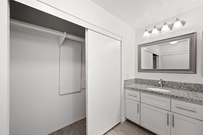 Building Photo - 7932 Mission Center Ct