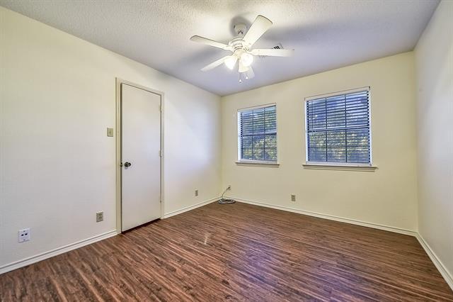 Building Photo - 720 Lakeshore Dr