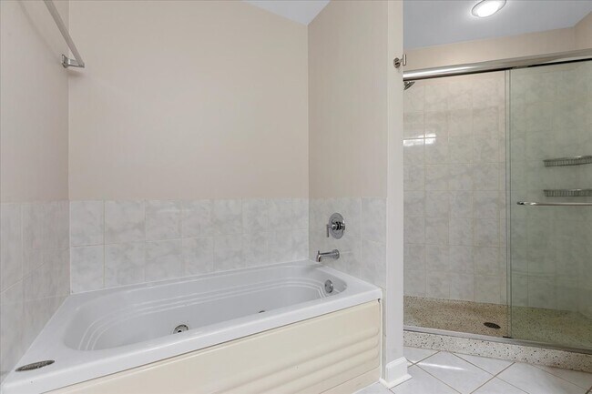 Building Photo - 936 W Madison St