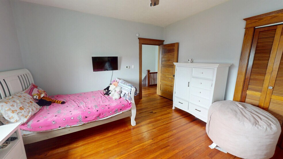 Building Photo - 2554 1st Ave