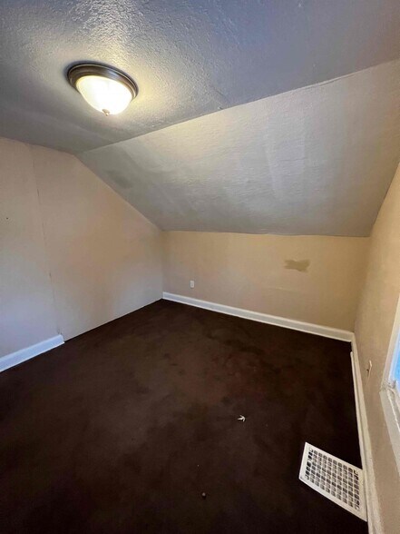 Building Photo - 400 Noble Ave