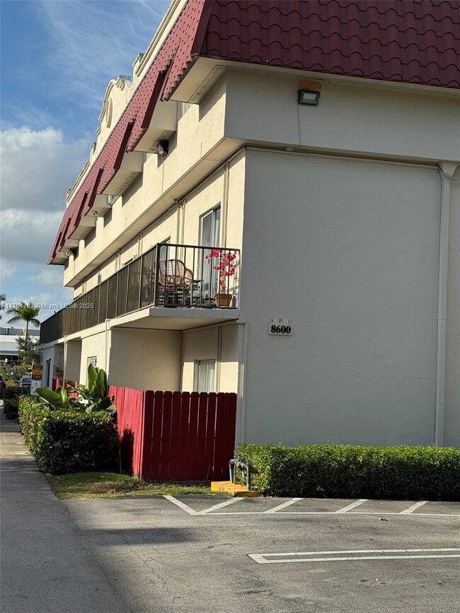 Building Photo - 8600 SW 67th Ave