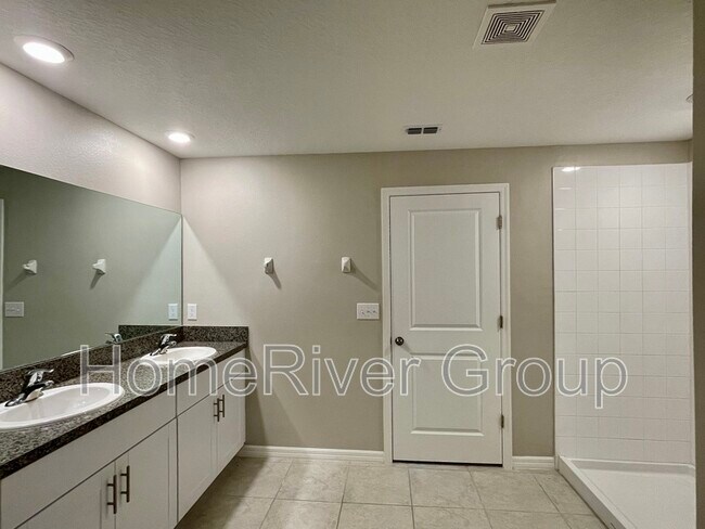 Building Photo - 10411 Alder Green Dr