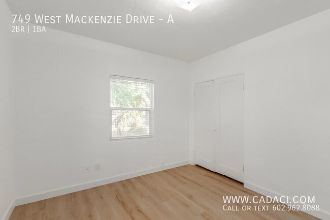 Building Photo - 749 W MacKenzie Dr