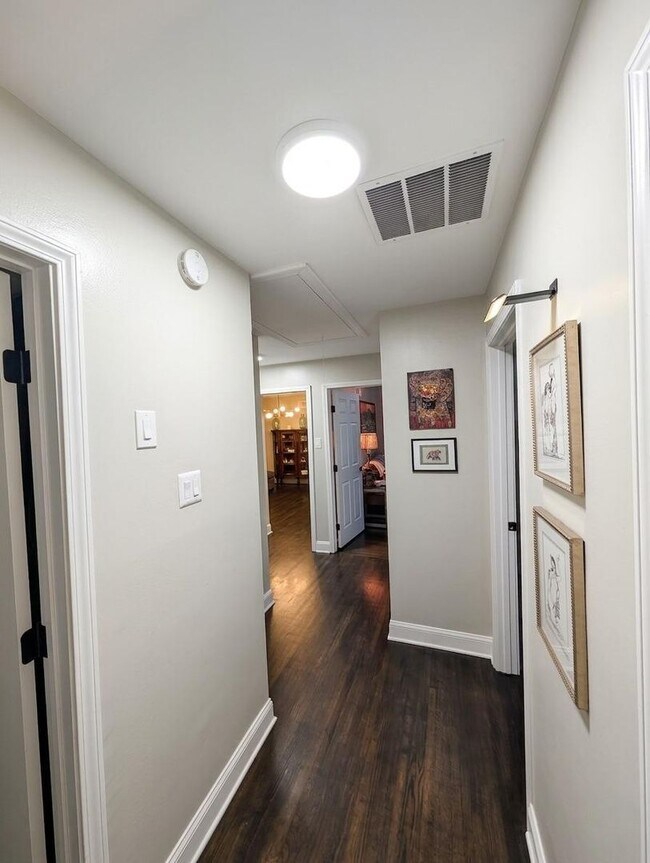 Building Photo - East Memphis - Stunning 4 bedroom / 2 full bath home
